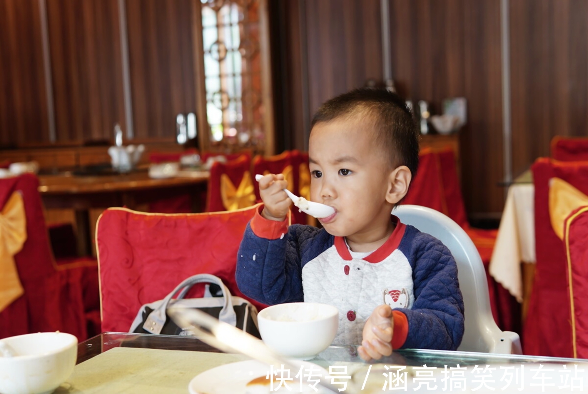 补充水分|宝宝身体缺水后的这4种表现,暗示宝妈该抓紧补水,错过害娃不浅