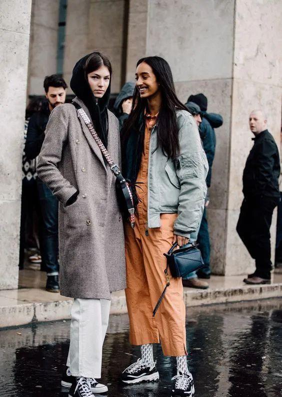 原来大衣配平底鞋也很好看!记住3个公式,小个子也能穿出高挑感