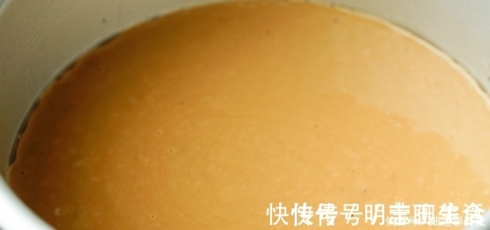 香甜|一碗面粉四个鸡蛋,无需揉面发酵,松软香甜,一出锅全家抢着吃!