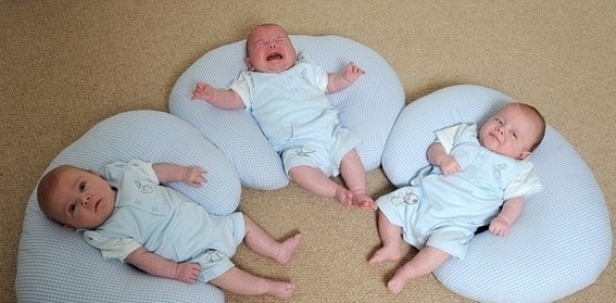 妈妈带|孕妇顺产双胞胎后大喊：肚子还在动，医生检查发现惊喜