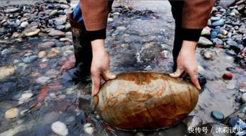 豪宅|靠捡石头致富的村子,一块石头价值上万,人人住豪宅开豪车