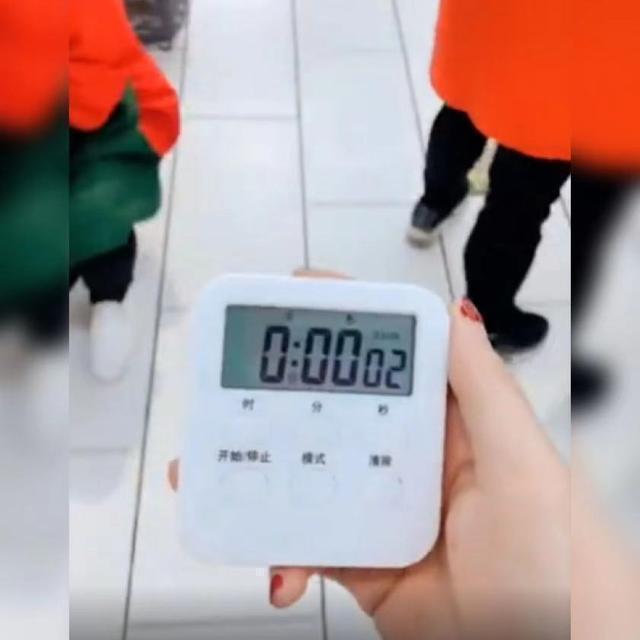 孩子|小男孩考高分被奖励“随意购物”30秒火了,网友:争分夺秒挑零食