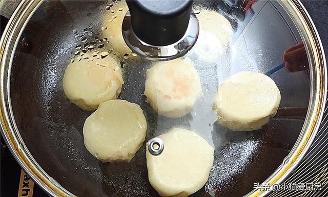 用山药制作的早餐饼,口感软绵,味道香甜,特别适合老人和孩子吃