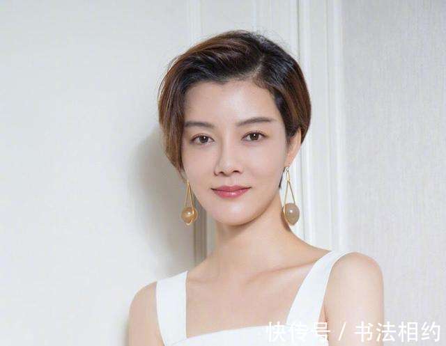 小楷#“荧屏女神”车晓晒三个字引网友尖叫,楷书竟如此精妙,尽得欧法