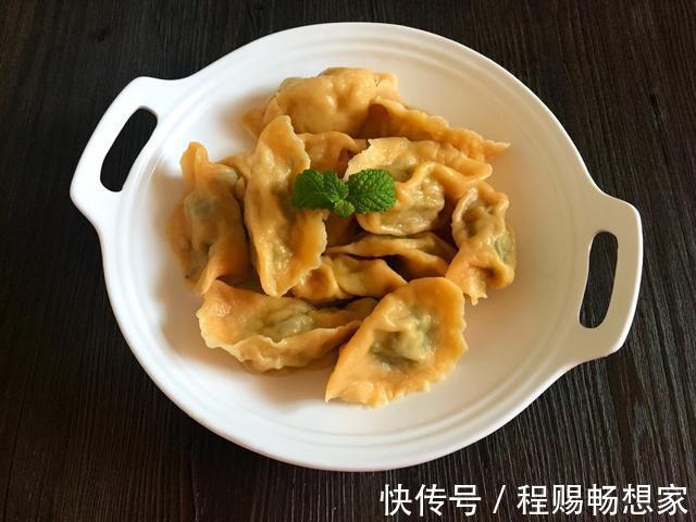 老妈调的素馅饺子,比肉的还要香,一周吃一次也不觉得腻