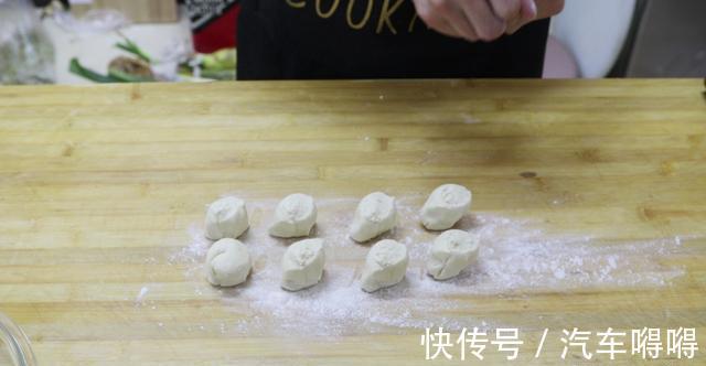 生煎包|想吃生煎包别出去买了，面点师教你在家做，咬一口满嘴流油太香了