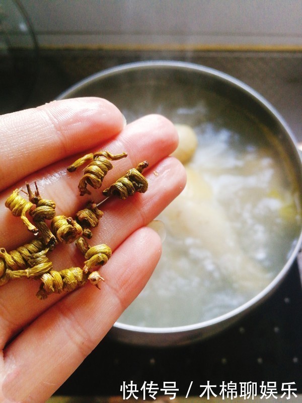 盐调|炖鸡时，放这2种调料等于白炖！很多人都不懂，难怪肉柴又腥气！