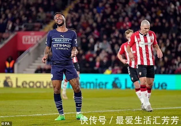 失誤|斯特林又快樂了!大半個(gè)空門踢飛 傳球失誤致丟球