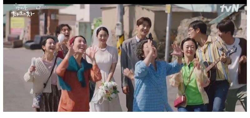 《海岸村恰恰恰》金宣虎申敏儿上演求婚接力,暖心角色领便当引爆泪腺