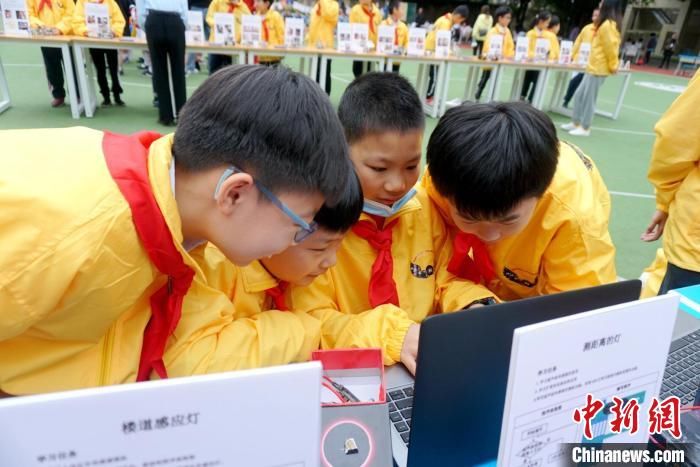 福州一小学信息技术赋能智慧课堂 激发学生学习潜力和创造力