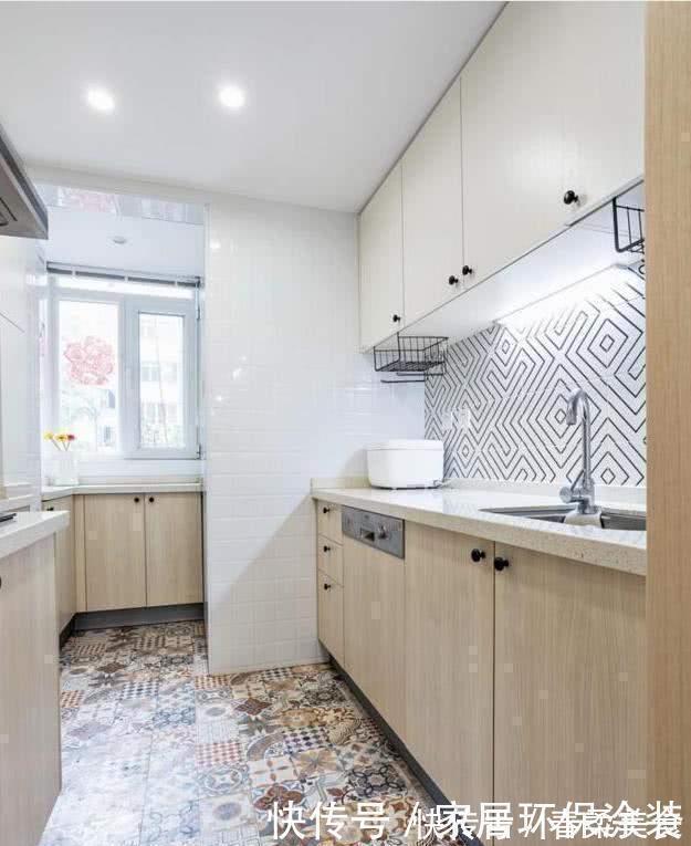 玄关|60平小两居,客厅抬高设计,次卧可住全家人,收纳满分时尚大气!