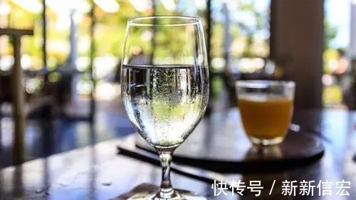 体重|喝水减肥法正确的喝水方法,一周让体重降2斤