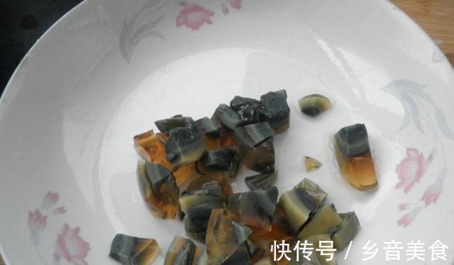 皮蛋瘦肉粥|暖心又暖胃的皮蛋瘦肉粥,简易做法来了,快来围观吧!