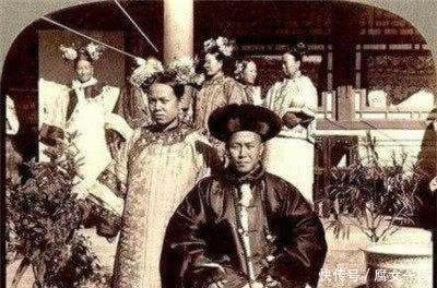 清朝|清朝老照片,八旗少女颜值高,图4官员坐姿很威风!