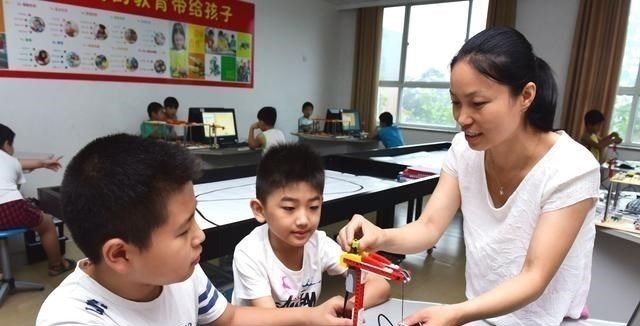 家长|李玫瑾:这些兴趣班很鸡肋,家里再有钱也别给娃报,白耽误工夫