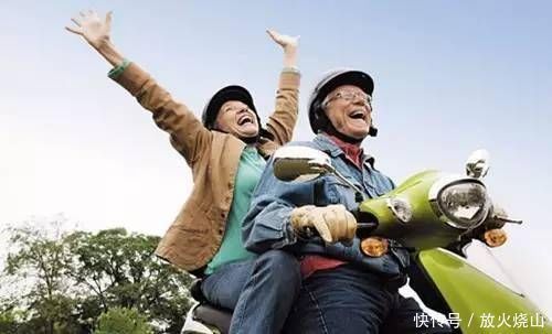 王姨|不帮子女带娃的老人，现在都过得咋样？3种结局，残酷又现实