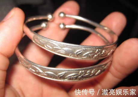 日常生活中|长期带银手镯的女人,后来都怎么样了或许很多人没留意
