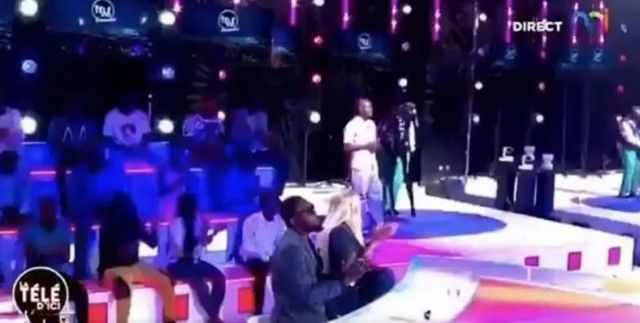 强奸|令人作呕！主持人邀请强奸犯上节目，公然模拟……