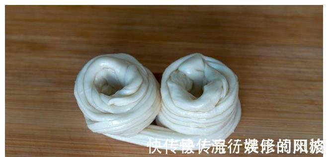 在家做盘丝饼原来这么简单,一卷一叠就搞定,有技巧无难度,真香