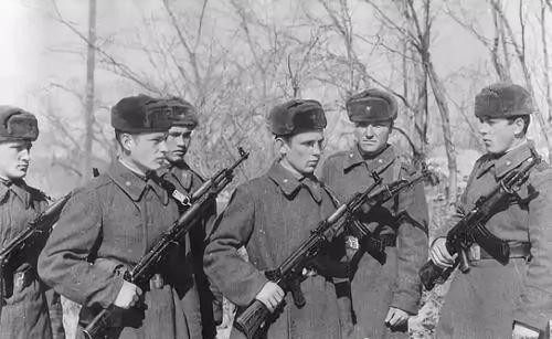 飞船 为何宇航员要带枪上天,苏联的惨痛教训,全世界都不得不防