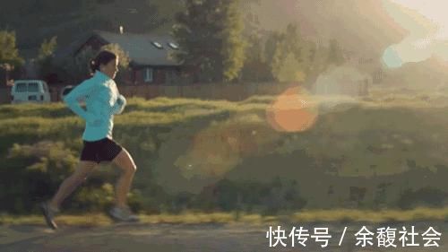 酸痛|颈椎疼脖子僵,一个小动作就能缓解,关键还能降血压!