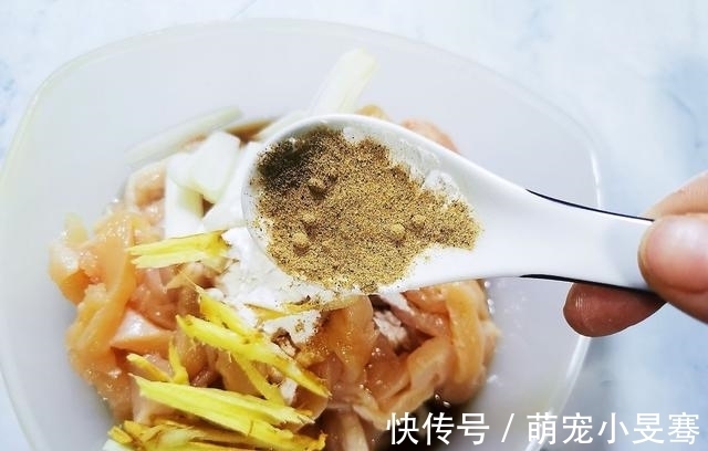 关晓彤晒出减肥食谱，全是妈妈亲自搭配，难怪个高还那么瘦，服气