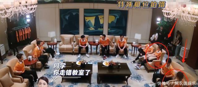 李沁|女明星的儀態(tài)有多重要《奔跑吧》baby和李沁同框坐,姿勢差距大