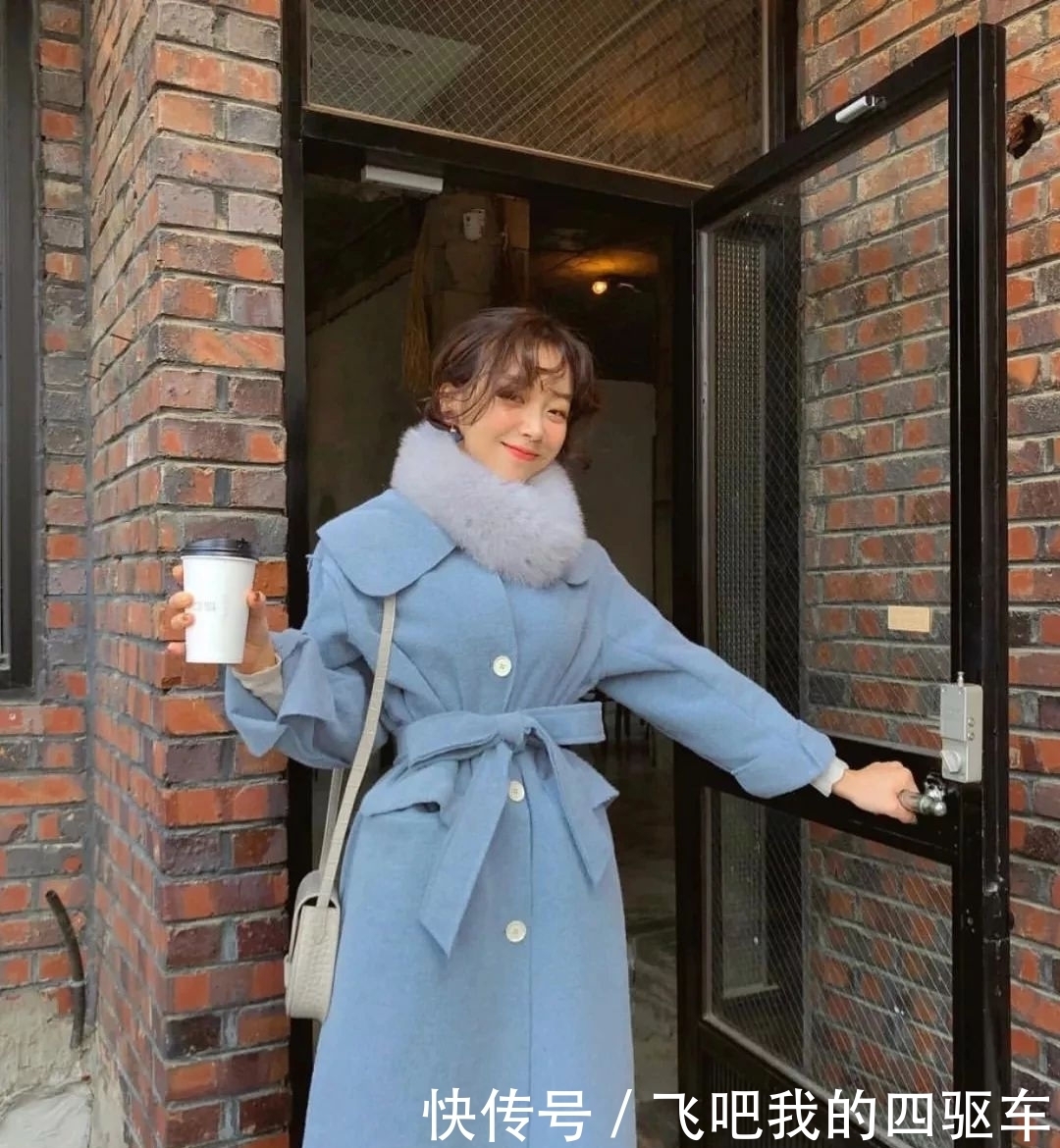 开工大吉高级穿搭!长款格纹大衣+阔腿裤霸气抢镜,帅得不可方物