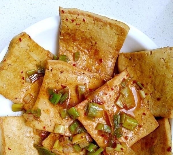 煎豆腐时,千万不要直接下锅!有这1步,豆腐不散不粘锅,特香!