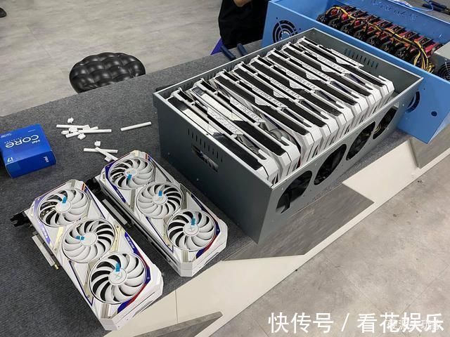 凡尔赛|真·土豪还是凡尔赛 外国网友用限量版显卡挖矿,画面感人