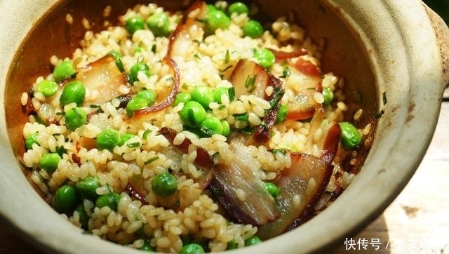 米饭这么吃最香!荤素一锅端,不想吃饭的人都馋了