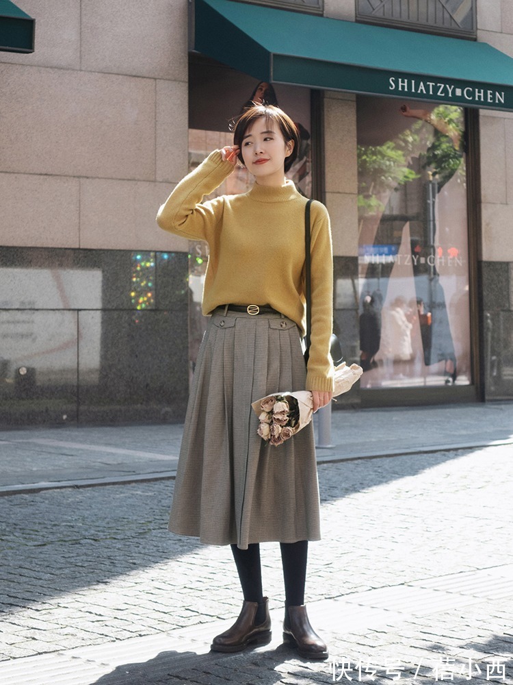 黑白配|新年如何让人眼前一亮?过膝半身裙必须安排上,优雅得体还时髦