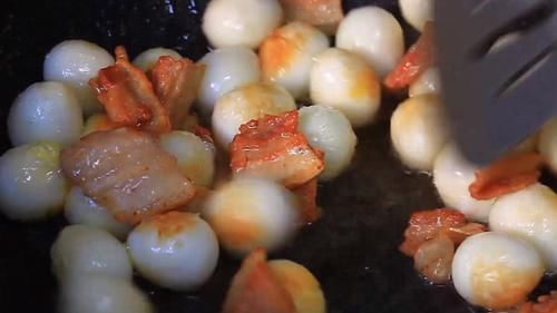 我家最爱的豆腐煲,揭盖香气扑鼻,边吃边炖太过瘾了,简单又美味