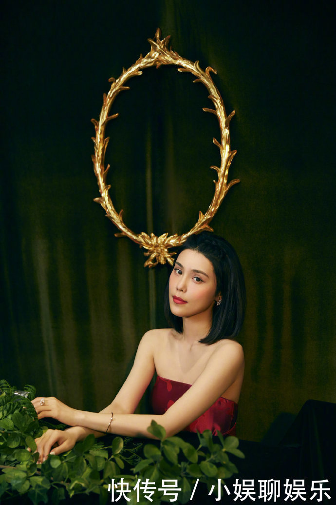 韩丹桐复古油画大片,宛若绿野仙踪中走出的古典美人