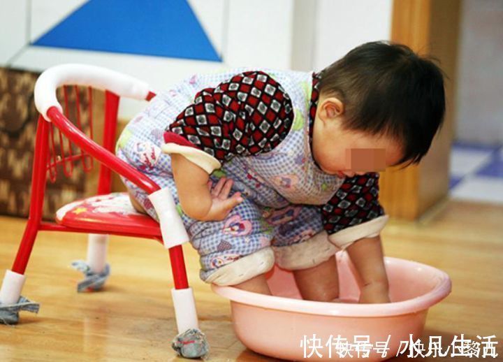 大长腿|家长带孩子“泡脚”,或会耽误娃的脚部发育,现在改还来得及