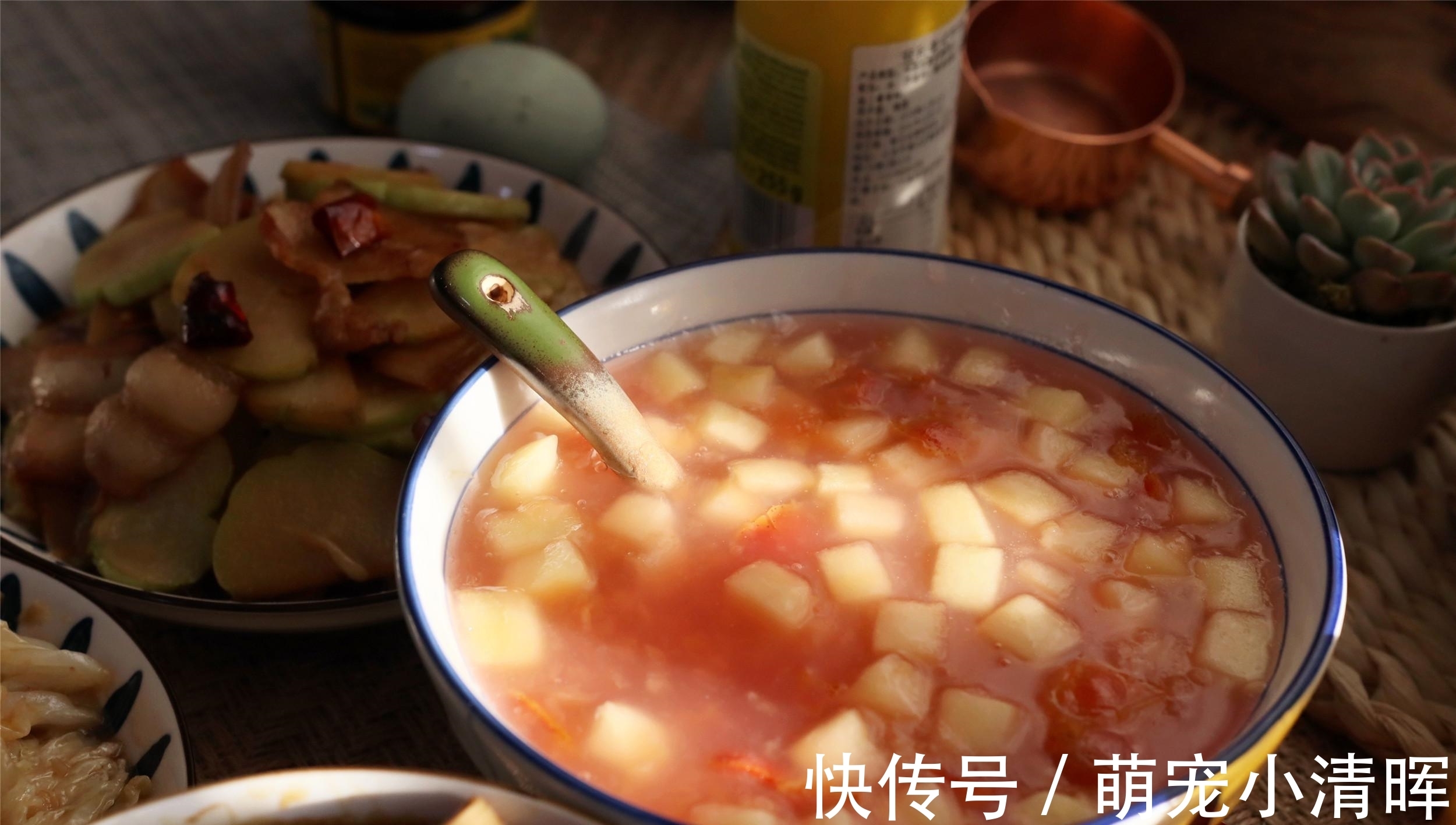 河南|河南一家四口晒午餐，3菜1汤不到20块钱，网友：真会过日子