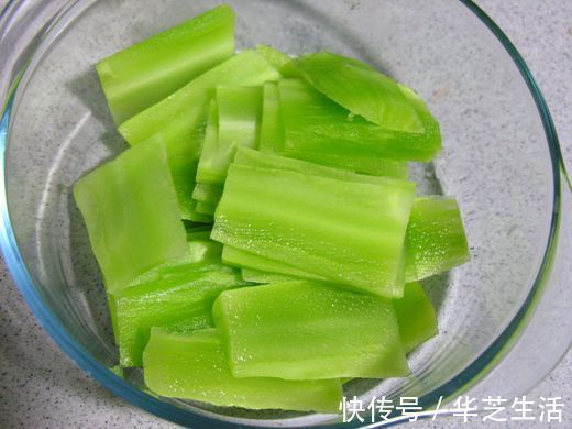 肝脏|肝脏易上火平时多吃2种食物,多喝2种水,降肝火,养护肝脏