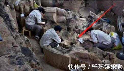 司马焕!2003年,5岁新娘在古墓中被发现,戴11枚金戒指,坐棺千年