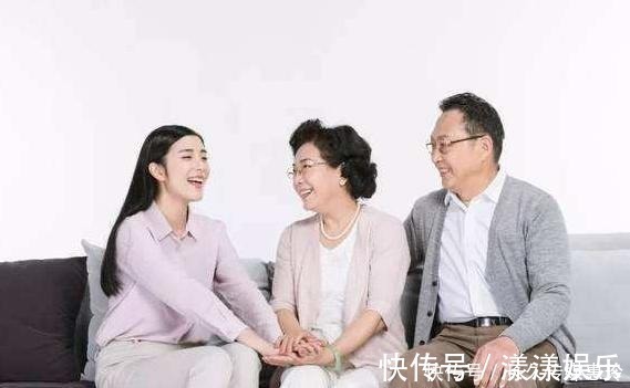 骑自行车|“保暖爷爷”骑车接娃,自制专属“斗篷”,网友:满满的爱