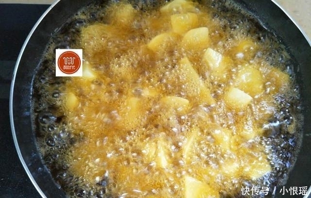 美味|土豆新吃法,这么做简单又美味,比肉都好吃,做一盘,上桌就光盘