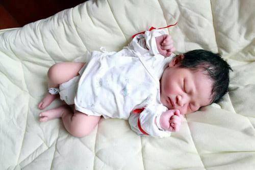 名字|爸爸姓“日”,女儿出生后不敢取名,妻子随口一说,全家称赞