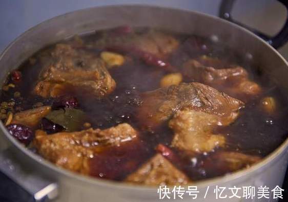 卤肉|做酱牛肉要不要先焯水卤肉店师傅教我正确方法,酱香浓郁又入味