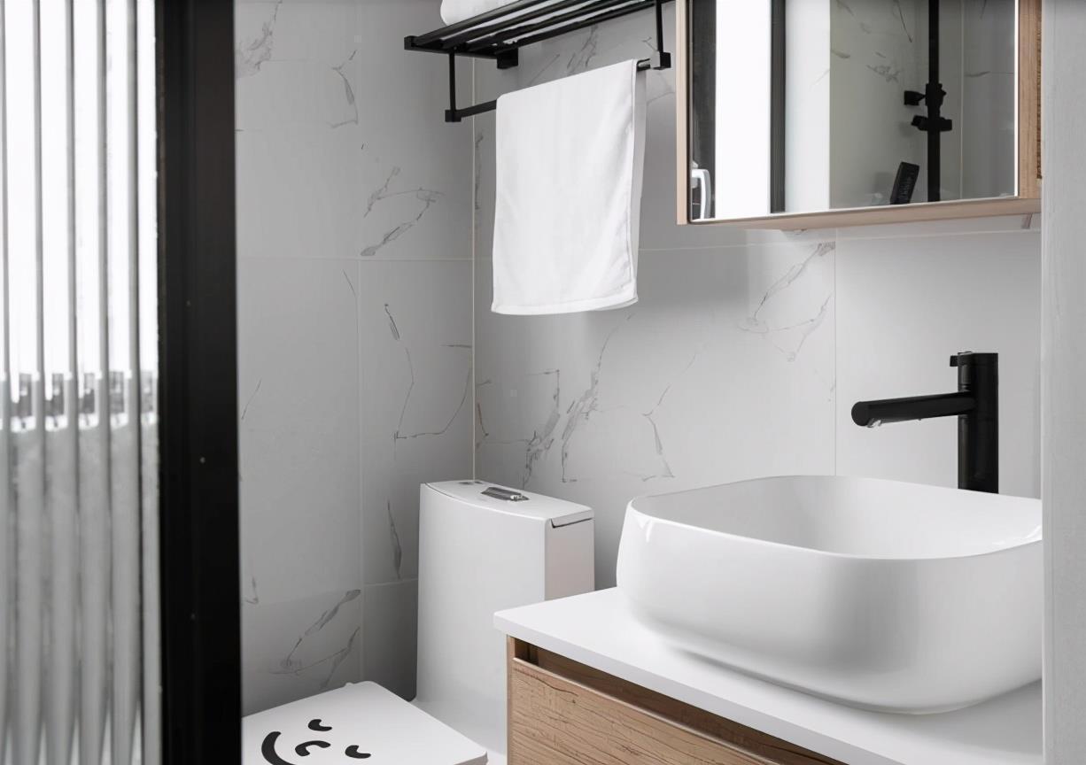 实木|邻居的小一居,每寸空间不放过,整面墙的餐边柜时尚大气,真实用