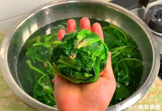 春天,碰到此菜别手软,一次性买20斤,放冰箱冻起来,特省事