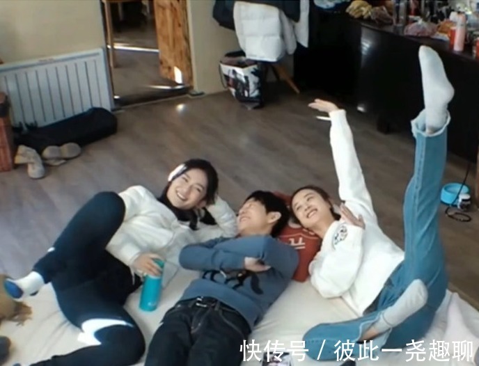 谢娜终于回归《快本》,7个主持人略显拥挤,娜扎存在感低