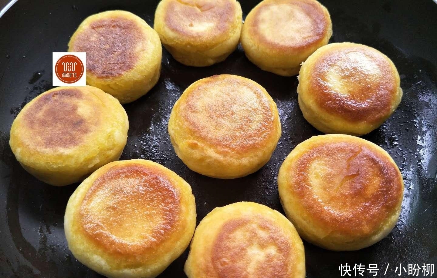 玉米饼,教你一招,比城里卖的蛋糕还要好吃,儿子一下吃了5个