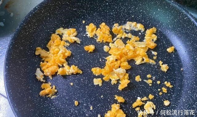 美味|咸蛋黄烤鸡,教你在家做网红美味,方法简单,味道鲜美,骨脆至香