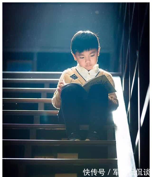 小家境|想培养出一个自信乐观的孩子,父母就一定要注意这3件事,要趁早