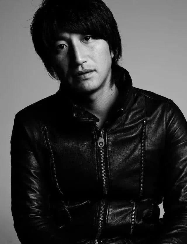球鞋 爆款鞋王被嫌“不好穿”、“抄袭”，但也逃避不了真香定律