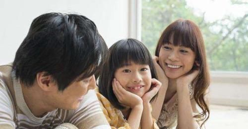 父母|孩子性早熟，多半和父母有关，爱他就别再给他吃这种东西